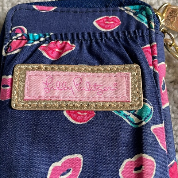 Lilly pulitzer phone/ID wallet wristlet - Picture 2 of 6